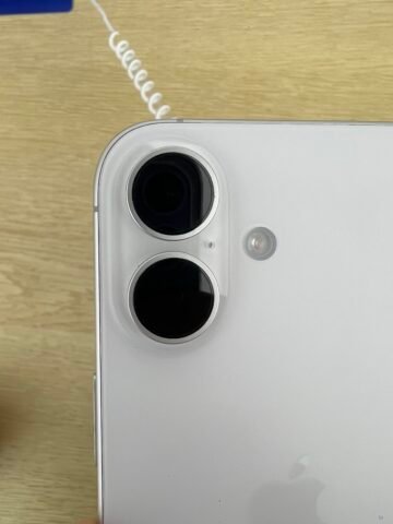 Apple iPhone 16